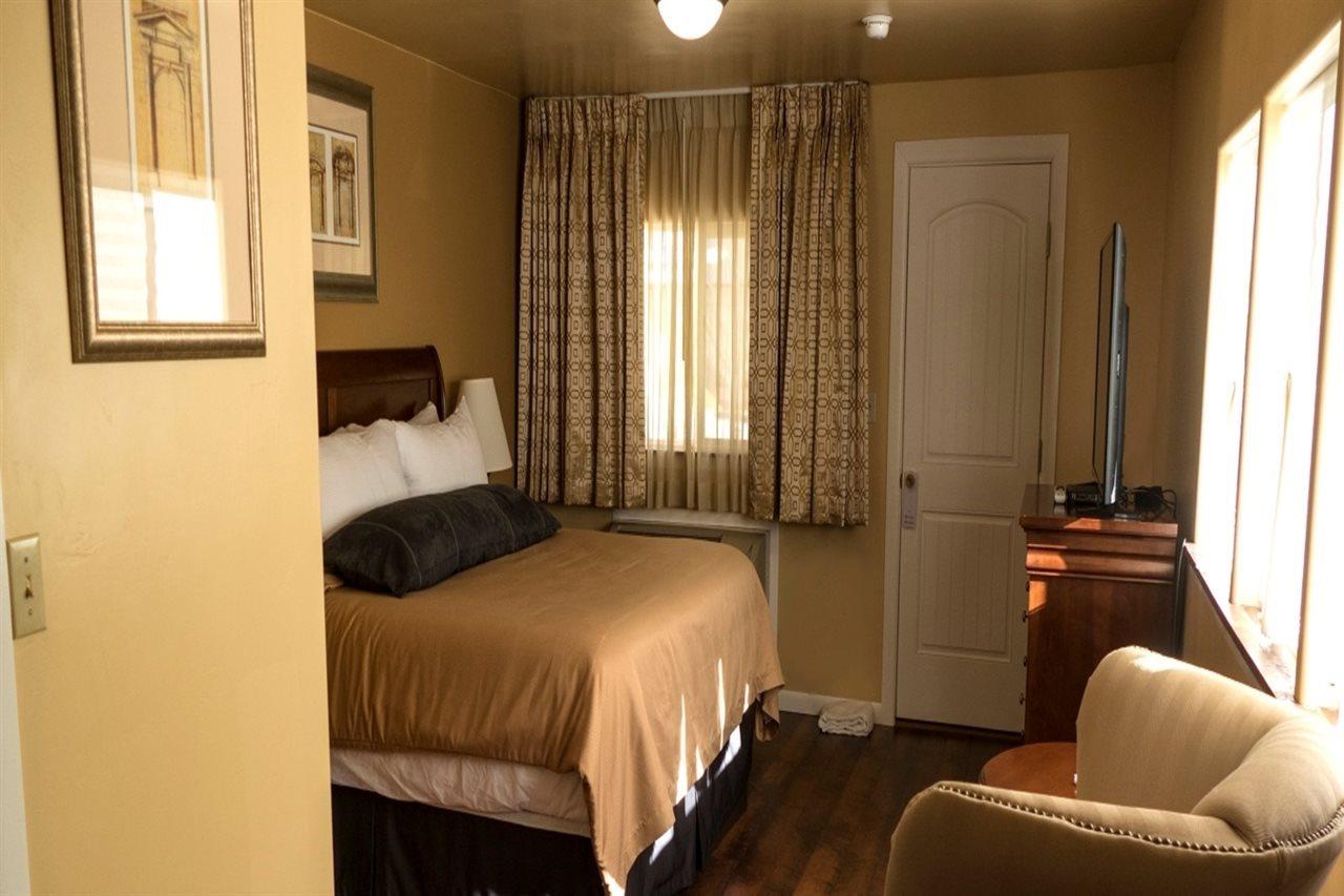Abram Inn & Suites Урей Екстер'єр фото