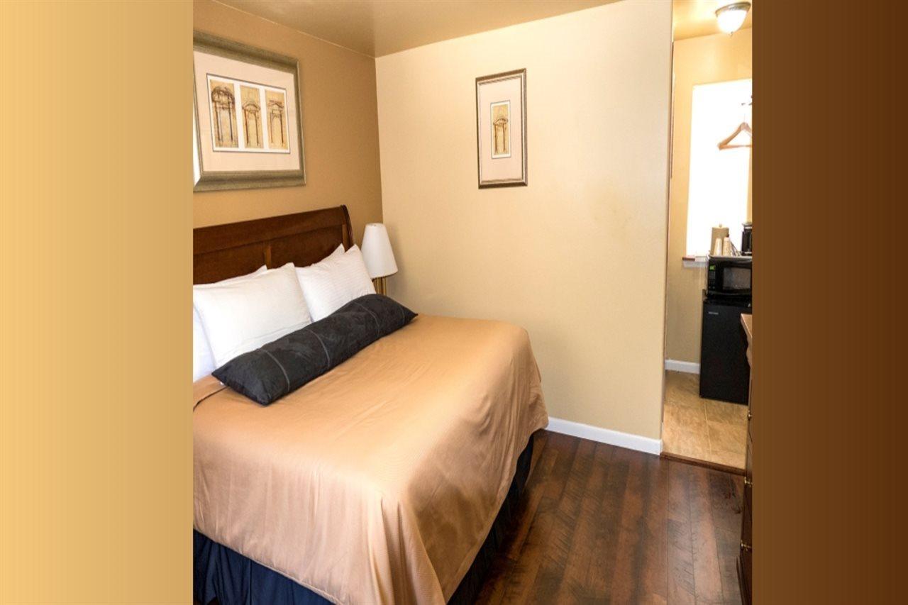 Abram Inn & Suites Урей Екстер'єр фото